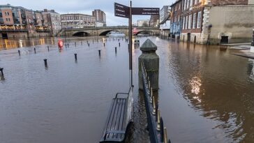 York: El río Ouse ha vuelto a desbordarse esta mañana en el centro de York