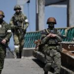 Invasores en la región de Lugansk extienden la represión de los lugareños, buscan observadores de artillería