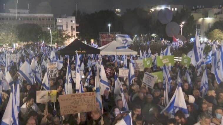 Israelíes se manifiestan contra los planes de reforma judicial del gobierno de Netanyahu