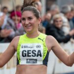La atleta olímpica alemana Gesa Krause corre una carrera de 5 km con cinco meses de embarazo