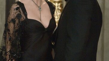 La chica Bond Eva Green, fotografiada en Casino Royale con Daniel Craig, se encuentra en el Tribunal Superior en una batalla legal por la desaparición de un proyecto cinematográfico de 4 millones de libras esterlinas.