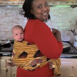Lorren Khumalo (en la foto con el bebé Archie en Frogmore Cottage) fue contratada por la pareja en 2019 cuando Archie aún era un bebé.