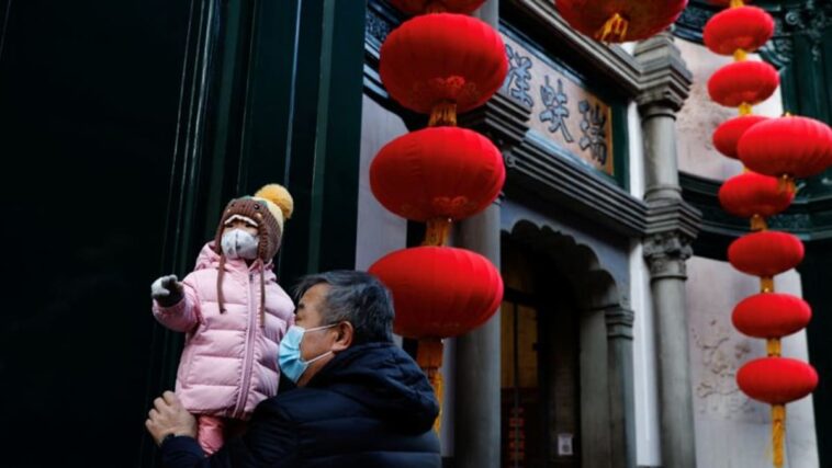 La población de China cae por primera vez desde 1961, destaca la crisis demográfica