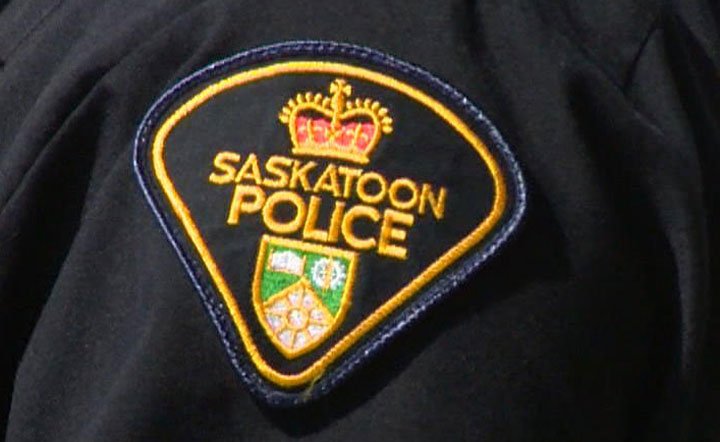 La policía busca al sospechoso después de que un hombre de Saskatoon de 83 años apuñalara