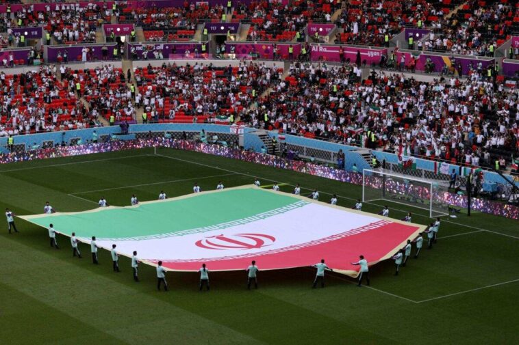 La policía de Irán detiene a jugadores de fútbol de primer nivel en una redada en una fiesta