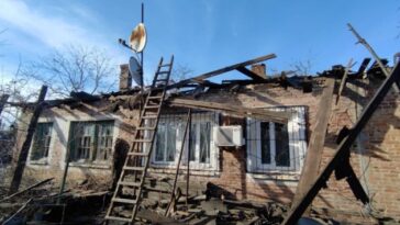 La policía muestra las secuelas de los ataques rusos en nueve asentamientos en la región de Donetsk
