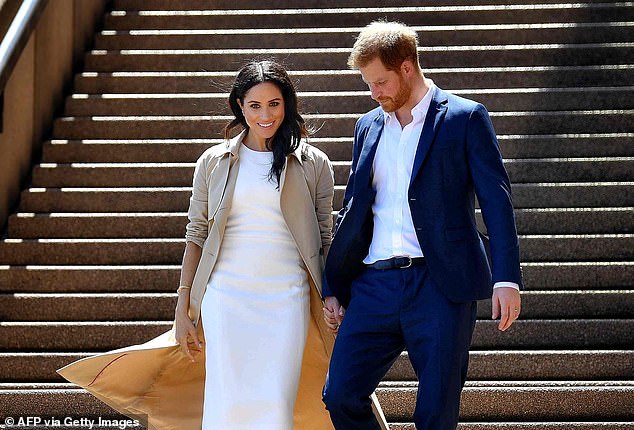 El príncipe Harry (en la foto con su esposa Meghan Markle) publicó sus memorias reveladoras, Spare, que discutieron los presentadores de The Project de Channel 10.