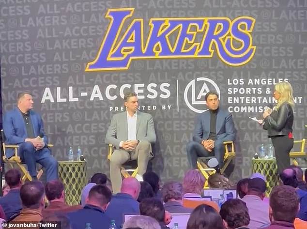 Slava Medvedenko recibió nuevos anillos de campeonato de la NBA durante un evento para fanáticos en Los Ángeles