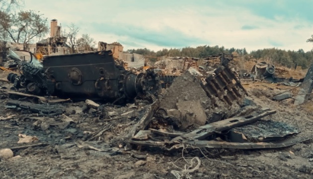 Las Fuerzas Armadas de Ucrania destruyen otros 530 invasores rusos, 23 tanques, 1 avión