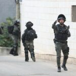 Las fuerzas de Israel eliminan el puesto de avanzada de los colonos de Cisjordania, irritando a los derechistas en el gobierno