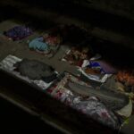 Las personas sin hogar de Nueva Delhi tiemblan de frío
