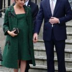No fue hasta 2019 que Meghan Markle usó un look de Erdem en un compromiso oficial, cuando usó este vestido de abrigo verde personalizado.