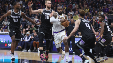 LeBron James continúa avanzando hacia el récord de anotaciones de todos los tiempos de la NBA, lidera a los Lakers con 37 en una salvaje victoria sobre los Kings