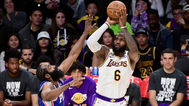 LeBron James se convierte en el segundo jugador en la historia de la NBA en anotar 38,000 puntos en su carrera mientras la estrella de los Lakers observa el récord
