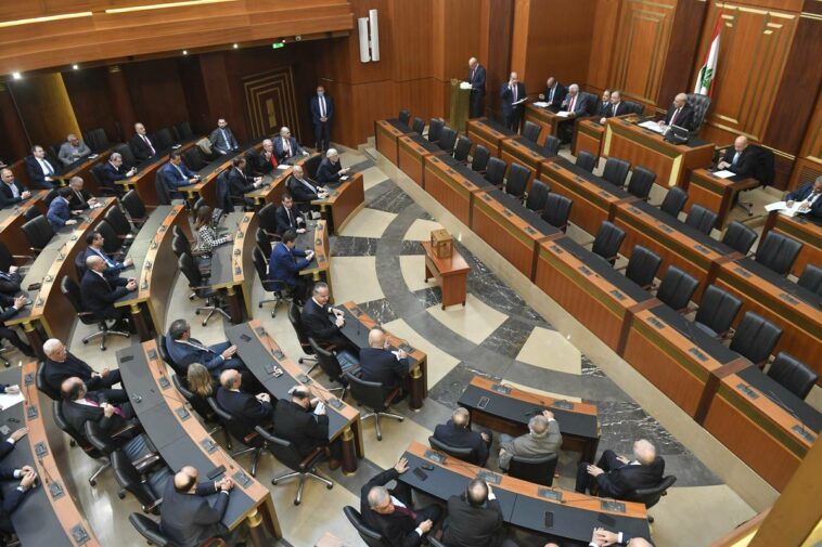Legisladores de la oposición libanesa organizan una sentada para exigir un nuevo presidente