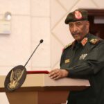 Líder militar de Sudán reitera promesa de restaurar el gobierno civil
