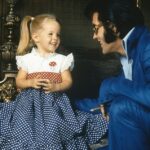 Como la única hija de Elvis y Priscilla Presley, rápidamente se convirtió en el centro de atención cuando era niña y tuvo más que su parte justa de tragedia.