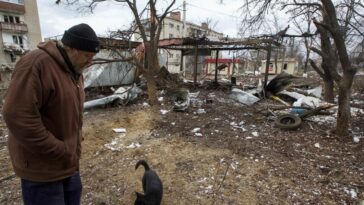 Lo último en Ucrania: entra en vigor el alto el fuego ruso, dice la televisión estatal