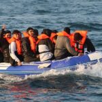 Se cree que varios cientos de inmigrantes cruzaron ayer el Canal de la Mancha, luego de que el domingo se registrara el mayor número de llegadas en lo que va del año con 442.