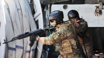Los infantes de marina ucranianos eliminan a ocho invasores rusos en el último día