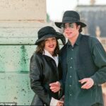 Lisa Marie Presley y Michael Jackson visitan Versalles en Francia en 1994