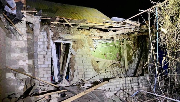 Los rusos atacan el distrito de Nikopol con artillería pesada tres veces por la noche