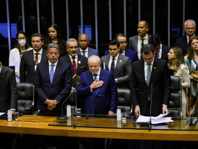 Lula jura como presidente de Brasil dividido en medio de estrictas medidas de seguridad