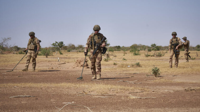 Macron pide a Burkina Faso que aclare informe sobre demanda de salida de tropas francesas