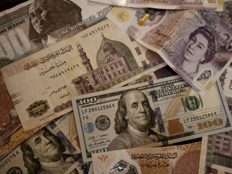 Mala gestión del gobierno, presiones externas mientras las monedas árabes se desploman