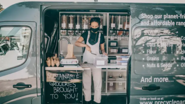 Mexicano triunfa en Australia con su tienda móvil para productos de granos