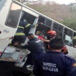 México: Colisión entre minibús y dos autos deja 3 muertos y 35 heridos