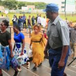Miembros de la oposición de Zimbabue en la corte luego de arrestos por 'reunión ilegal'