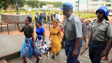 Miembros de la oposición de Zimbabue en la corte luego de arrestos por 'reunión ilegal'