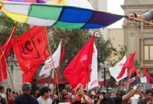 Miles de campesinos continúan avanzando hacia Lima