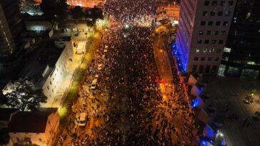 Miles de israelíes protestan por la reforma judicial planeada por el gobierno de Netanyahu