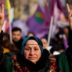 Miles marchan en París para protestar por asesinatos no resueltos de kurdos