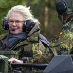 Ministro de Defensa alemán renuncia antes de decisión clave sobre armar a Ucrania