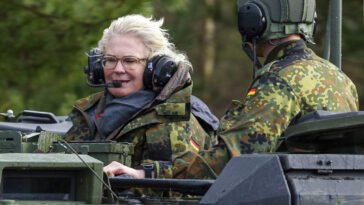Ministro de Defensa alemán renuncia antes de decisión clave sobre armar a Ucrania