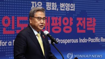 S. Korean foreign minister speaks by phone with new Chinese counterpart