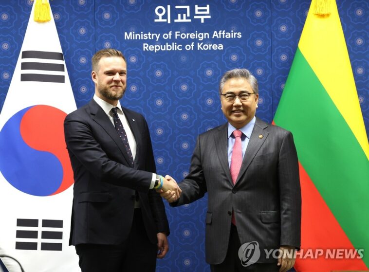 S. Korean, Lithuanian foreign ministers discuss ways to improve ties