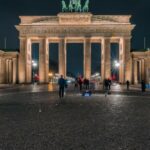 Muere conductor al chocar su auto contra la Puerta de Brandenburgo