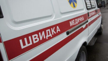Mujer herida en ataque con misiles rusos contra Khmelnytskyi muere en el hospital