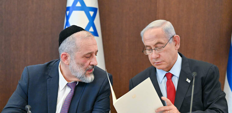 Benjamin Netanyahu and Aryeh Deri credit: Koni Gidon GPO