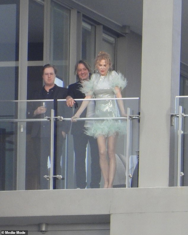Nicole Kidman deslumbró con un mini vestido brillante mientras organizaba una fiesta de Nochevieja repleta de estrellas con su esposo Keith Urban en su penthouse multimillonario del norte de Sydney.
