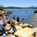 Los nadadores han acudido en masa a un nuevo lugar para nadar en el puerto de Sydney en el corazón del CDB