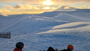 Las fuertes nevadas recientes en Escocia han visto una ráfaga de esquiadores corriendo hacia las pistas.