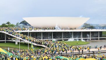 Partidarios de Jair Bolsonaro irrumpen en edificios del gobierno brasileño