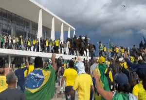 Partidarios pro-Bolsonaro invaden el Congreso y la Corte Suprema