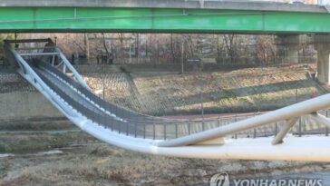 Overpass collapses in Seoul 6 and a half yrs after construction