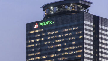 Pemex 'hasta el cuello de deuda'... debe pagar 17 mil millones de dólares para 2024